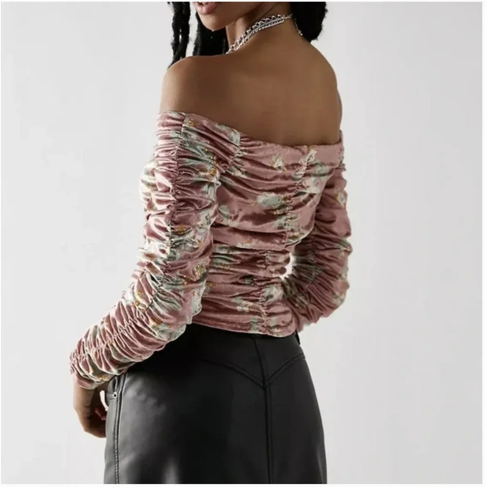 Free People Top Med Pink Velvet Floral Off The Shoulder Ruched Puff Sleeve Reina